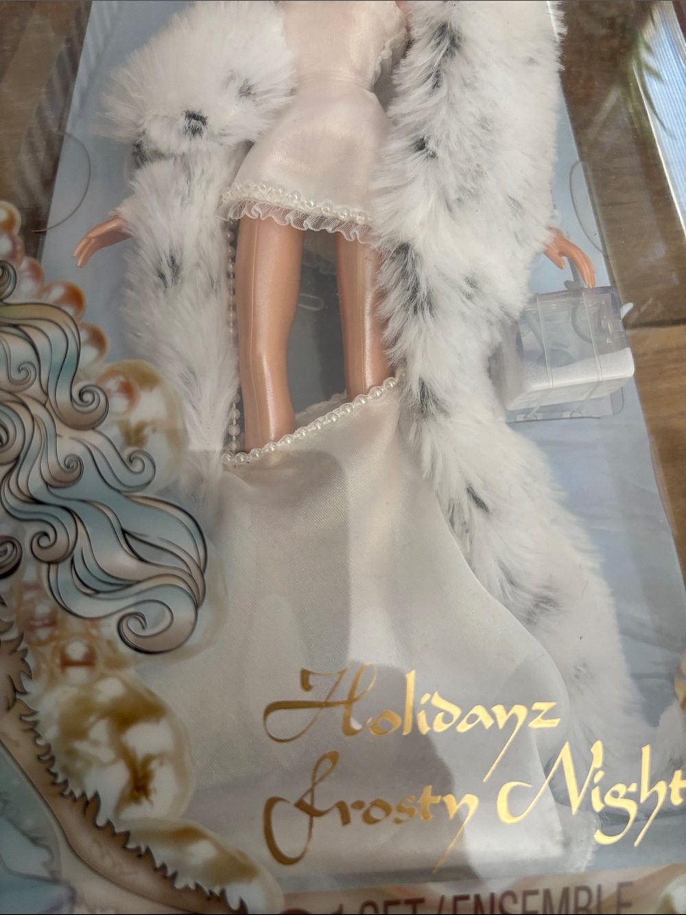 BRATZ Holudayz Frosty Nightz Cloe Collector’s Edition Set/Ensemble NWT - Picture 6 of 8